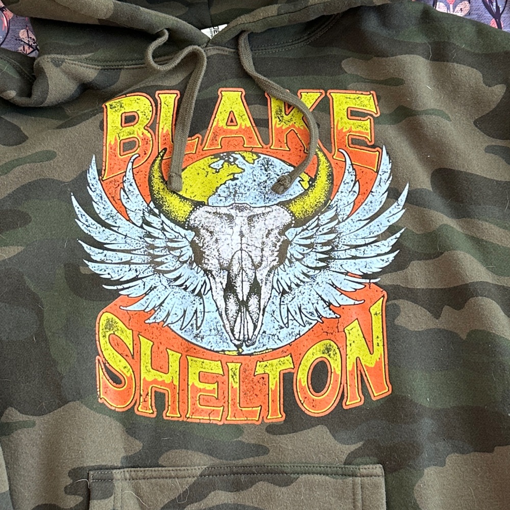 Warm and soft Blake Shelton concert Sweatshirt size medium men’s or unisex